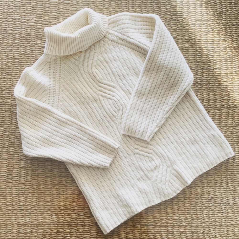 Small/Petite Cream wool knit turtleneck sweater